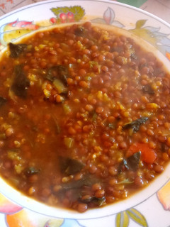 Una foto de Lentejas con espinacas y arroz
