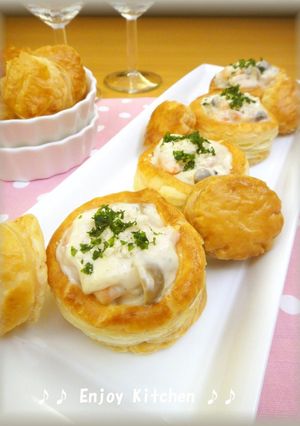 A picture of Baby Shrimp and Mushroom Cream Pies.