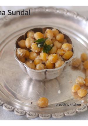 A picture of Channa sundal (white channa).