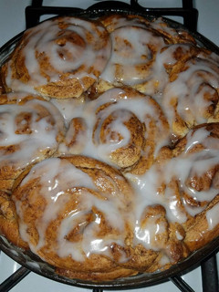 A picture of Cinnamon bun apple pie.