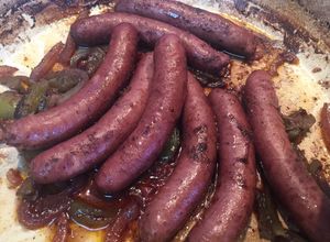 Foto principal de Salchichas encebolladas al vino tinto