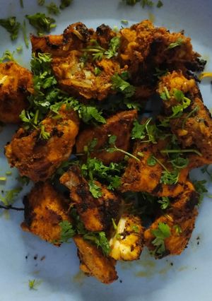 A picture of Tawa chicken roast.