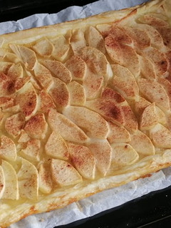 Una foto de Tarta de manzana sin crema ni levadura 🍎