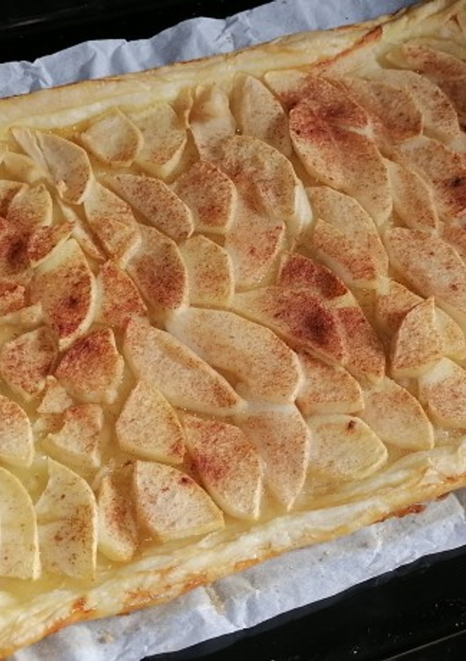 Una foto de Tarta de manzana sin crema ni levadura 🍎