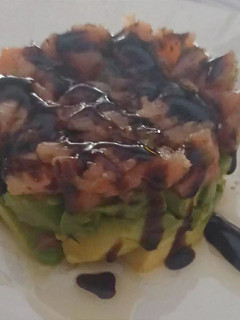 Una foto de Tartar de salmón ahumado