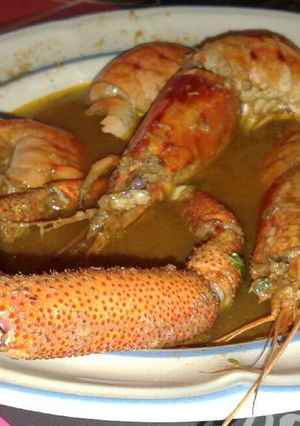 Una foto de Caldo de langostinos