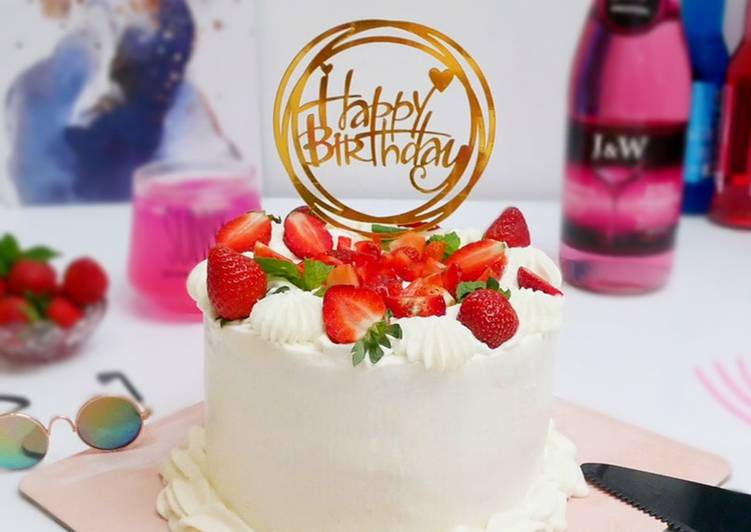 Resep Vanilla Sponge Cake - Strawberry Birthday Cake yang Lezat Sekali