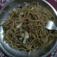 A picture of Noodles.