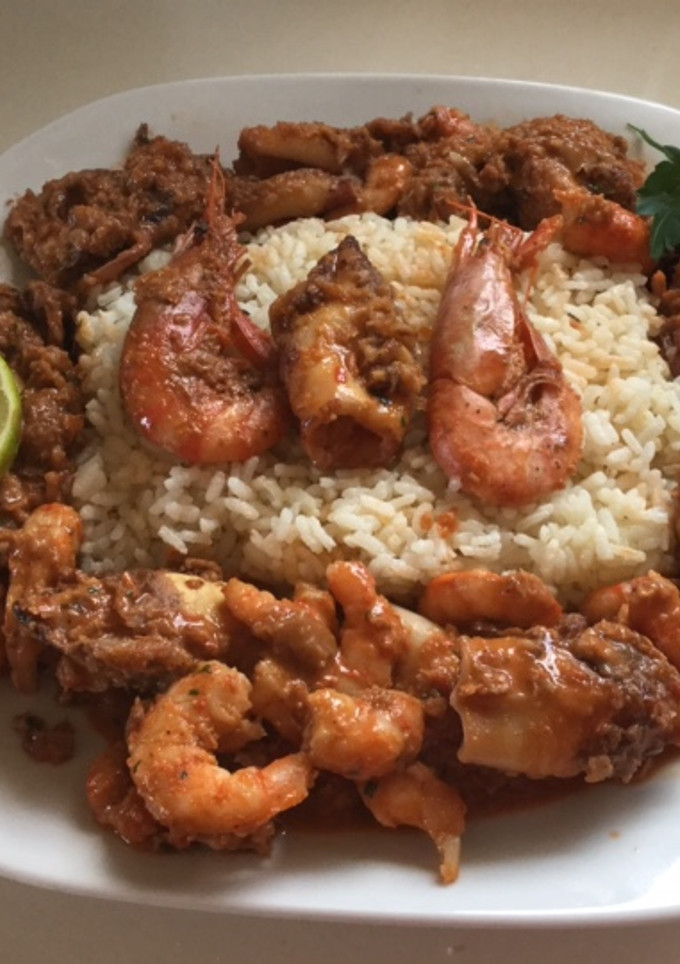 Una foto de Suquet de gambas y calares
