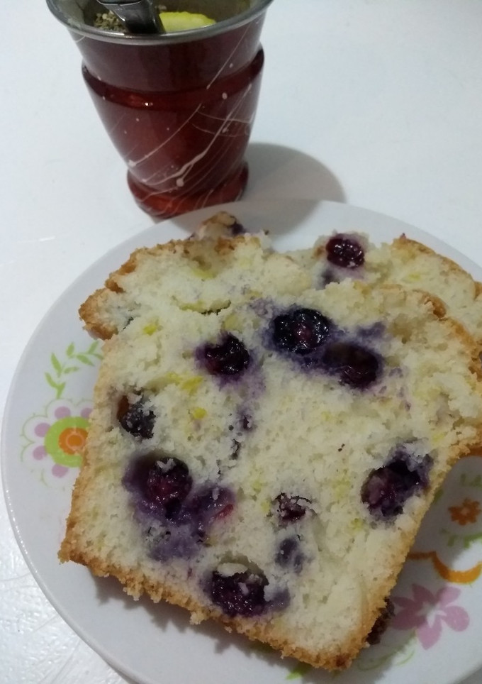 Una foto de Budín vegano de limón y arándanos