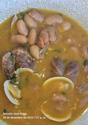 Una foto de Judías canelas viudas con su almejas al jerez