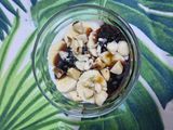 Gris de orez cu banane, nuci de Brazilia și dulceață de vișine