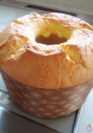 A picture of Fresh Lemon Chiffon Cake.
