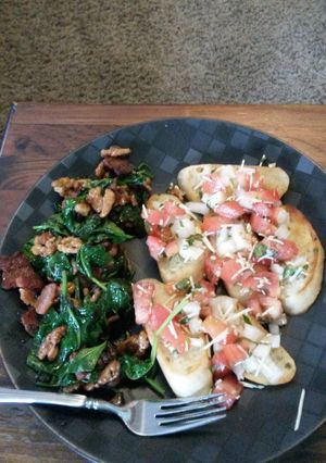 A picture of Spinach and bacon salad with bruschetta.