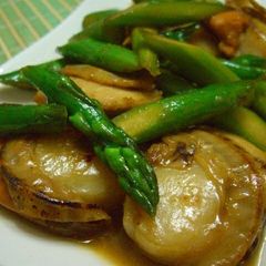 Scallops and Asparagus Stir-fried in Lemon, Butter and Soy Sauce A picture of Scallops and Asparagus Stir-fried in Lemon, Butter and Soy Sauce.