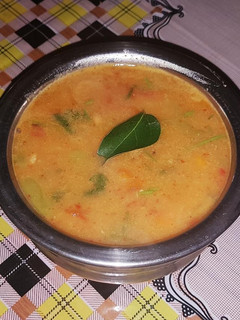 ஹோட்டல் இட்லி சாம்பார் செய்முறை முக்கிய புகைப்படம்