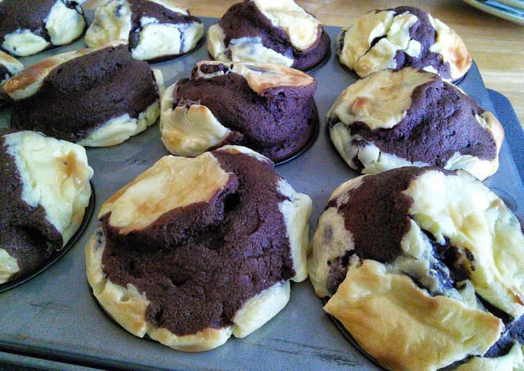 Cream Cheese Filled Chocolate Cupcakes