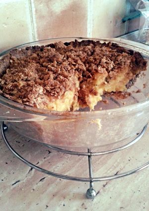 A picture of Quince crumble pie.