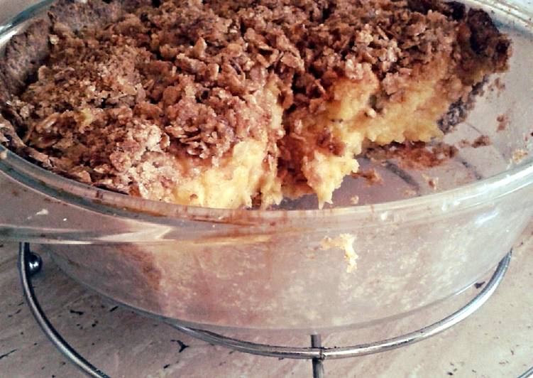 Steps to Make Homemade Quince crumble pie