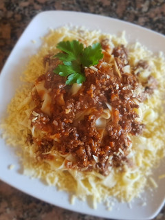 Una foto de Fetuccini, con bolognesa, c/carne