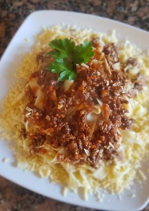 Una foto de Fetuccini, con bolognesa, c/carne