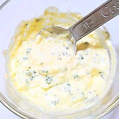 A picture of Delicious Tartar Sauce without Pickles.