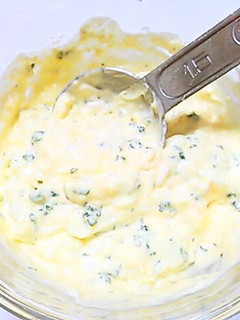 A picture of Delicious Tartar Sauce without Pickles.