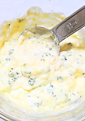 A picture of Delicious Tartar Sauce without Pickles.