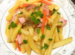 Hình của món Khoai tây xào cà rốt thịt xông khói.