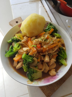 Foto resep Dada Ayam Brokoli Wortel Saus Teriyaki with Mashed Potato