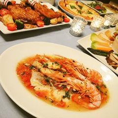 A picture of Easy Acqua Pazza with Cod and Shrimp Heads.