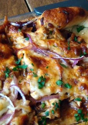 A picture of BBQ Chicken Pizza.