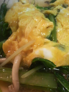 A picture of Soft Egg Omelet and Komatsuna Spinach with Thickened Chinese Style Sauce.