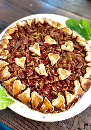 Une photo de Tarte rustique figues / noisettes