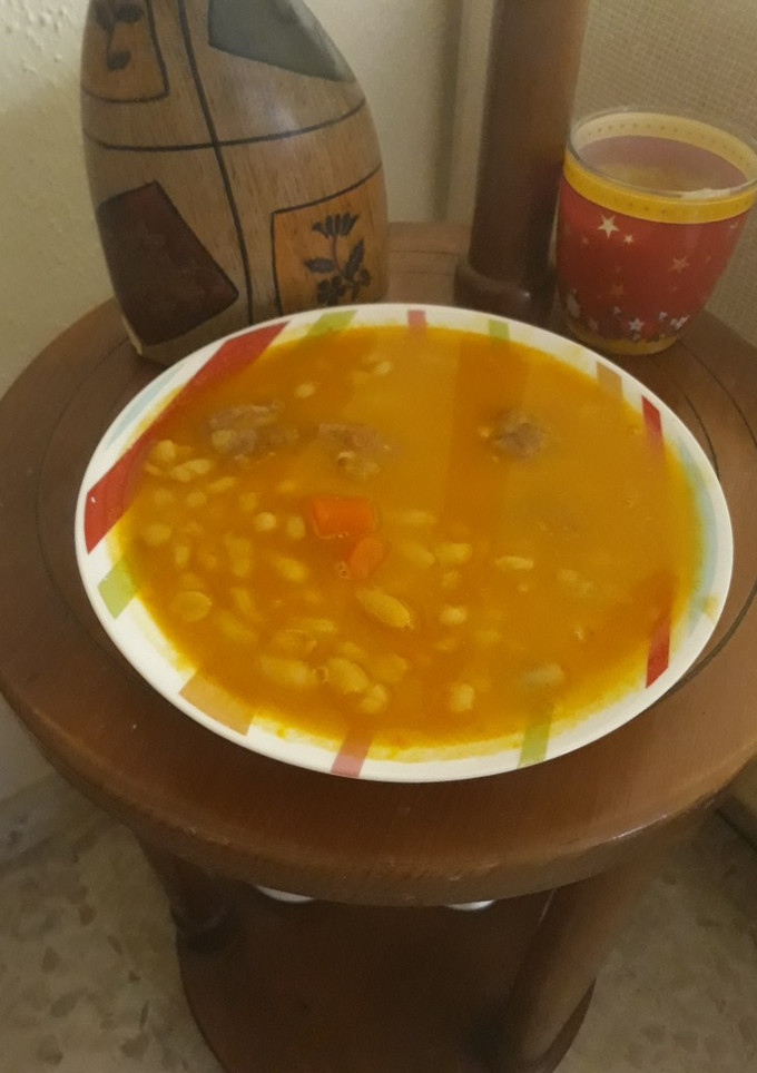 Una foto de Alubias blancas con costillas🐖