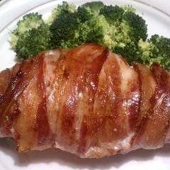 A picture of mo's spinach stuffed chicken.
