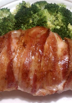 A picture of mo's spinach stuffed chicken.