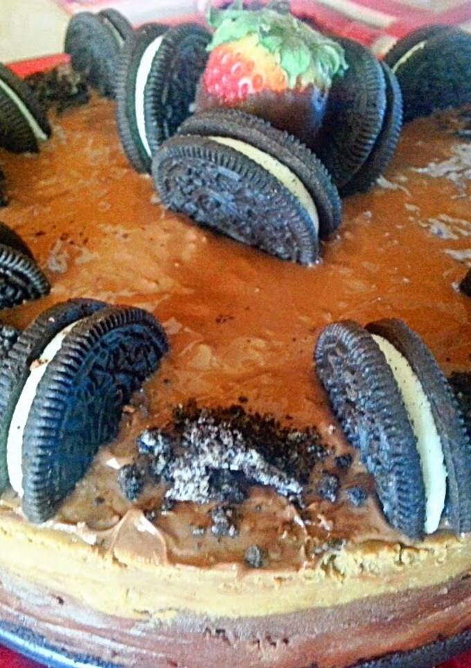 A picture of Mocha Layered Chocolate Oreo CheeseCake.