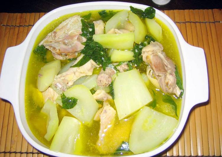 Tasty And Delicious of Chicken Tinola (Chicken Ginger Stew)