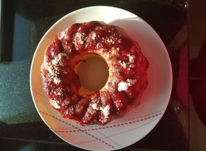 Una foto de Cake de yogurt de frutilla.🍓🍓