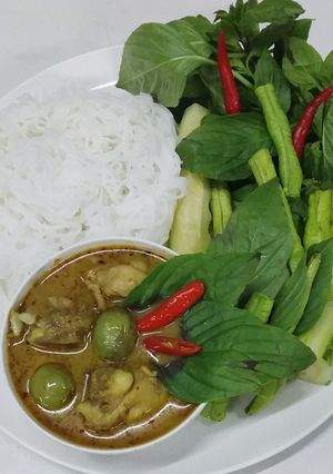รูปของ ขนมจีนแกงเขียวหวานไก่