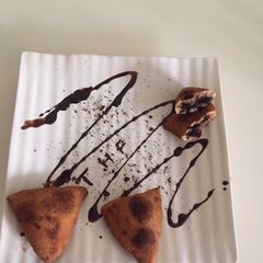 A picture of Chocolate Samosa.