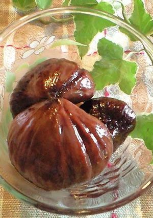 A picture of Chestnuts Simmered in Their Inner Skins.