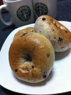 A picture of Crunchy Yummy Blueberry Bagels.