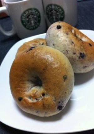 A picture of Crunchy Yummy Blueberry Bagels.