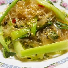A picture of Fragrant with Sesame Seeds! Stir-fried Bok Choy and Cellophane Noodles with Oyster Sauce.