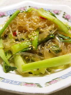 A picture of Fragrant with Sesame Seeds! Stir-fried Bok Choy and Cellophane Noodles with Oyster Sauce.