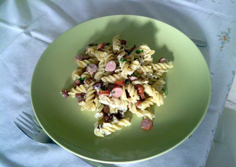 HotDog Sausages with Penne and Sultanas