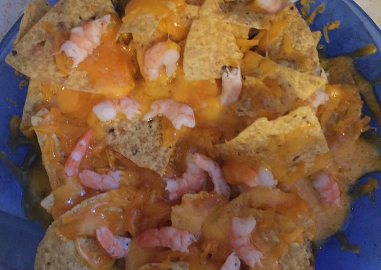 Cheesy Shrimp Nachos