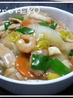A picture of Chop Suey Rice Bowls with Lots of Vegetables.